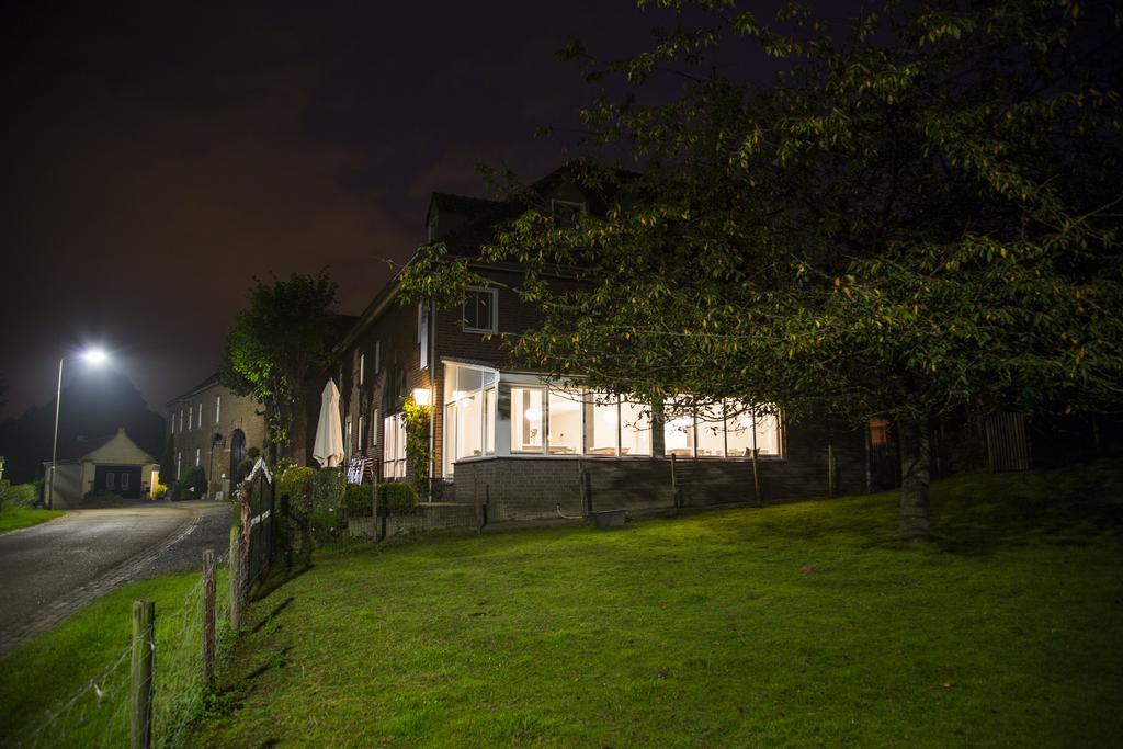 Welsden Dertien Bed & Breakfast Margraten Exterior photo